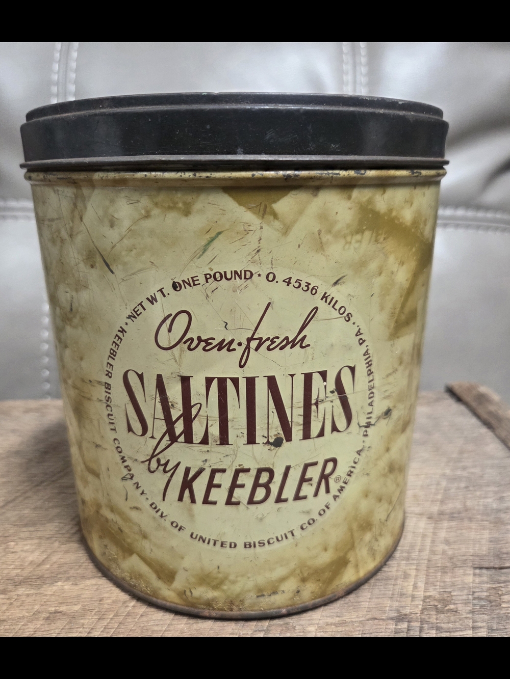 Vintage Keebler Saltines Tin with Distressed Finish ~ Bin Q
